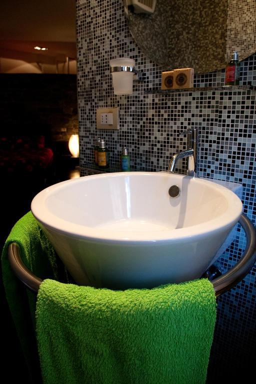 Face To Face House Bed & Breakfast โรม ภายนอก รูปภาพ